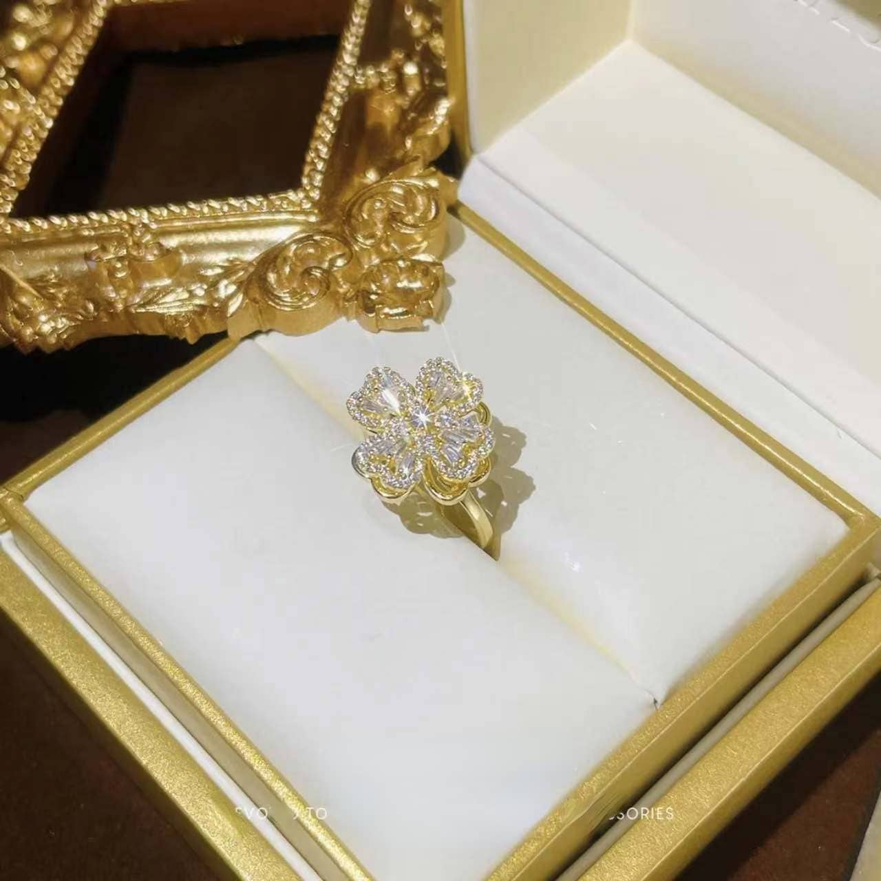 ANILLO GIRATORIO DE TREBOL